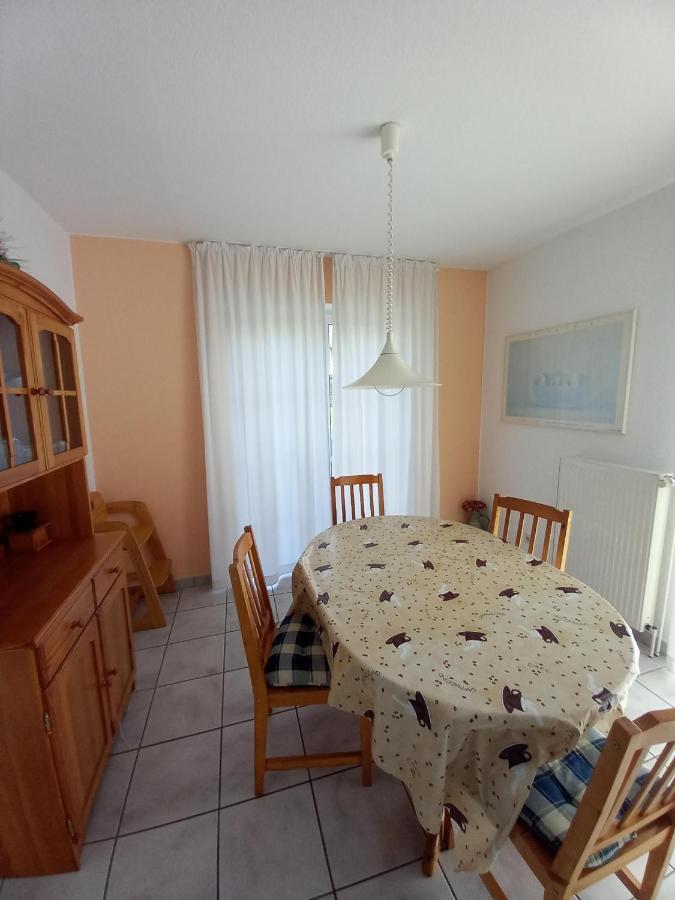 *Engels - Ferienwohnungen Krummhörn Extérieur photo