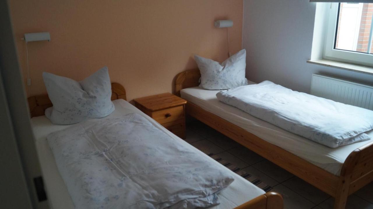 *Engels - Ferienwohnungen Krummhörn Extérieur photo