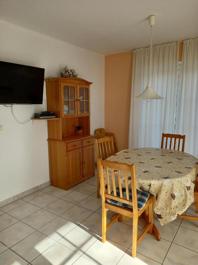 *Engels - Ferienwohnungen Krummhörn Extérieur photo