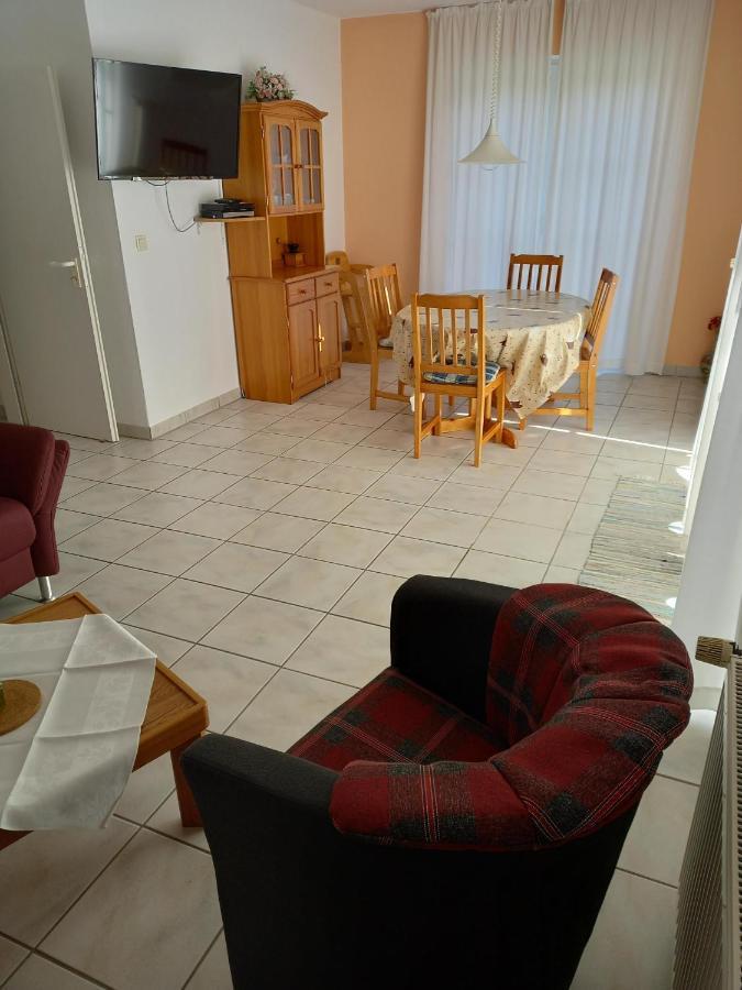 *Engels - Ferienwohnungen Krummhörn Extérieur photo