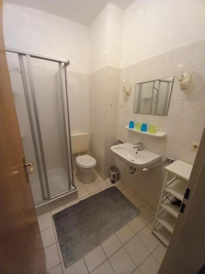 *Engels - Ferienwohnungen Krummhörn Extérieur photo